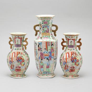 Three porcelain vases from China, late 19th century.