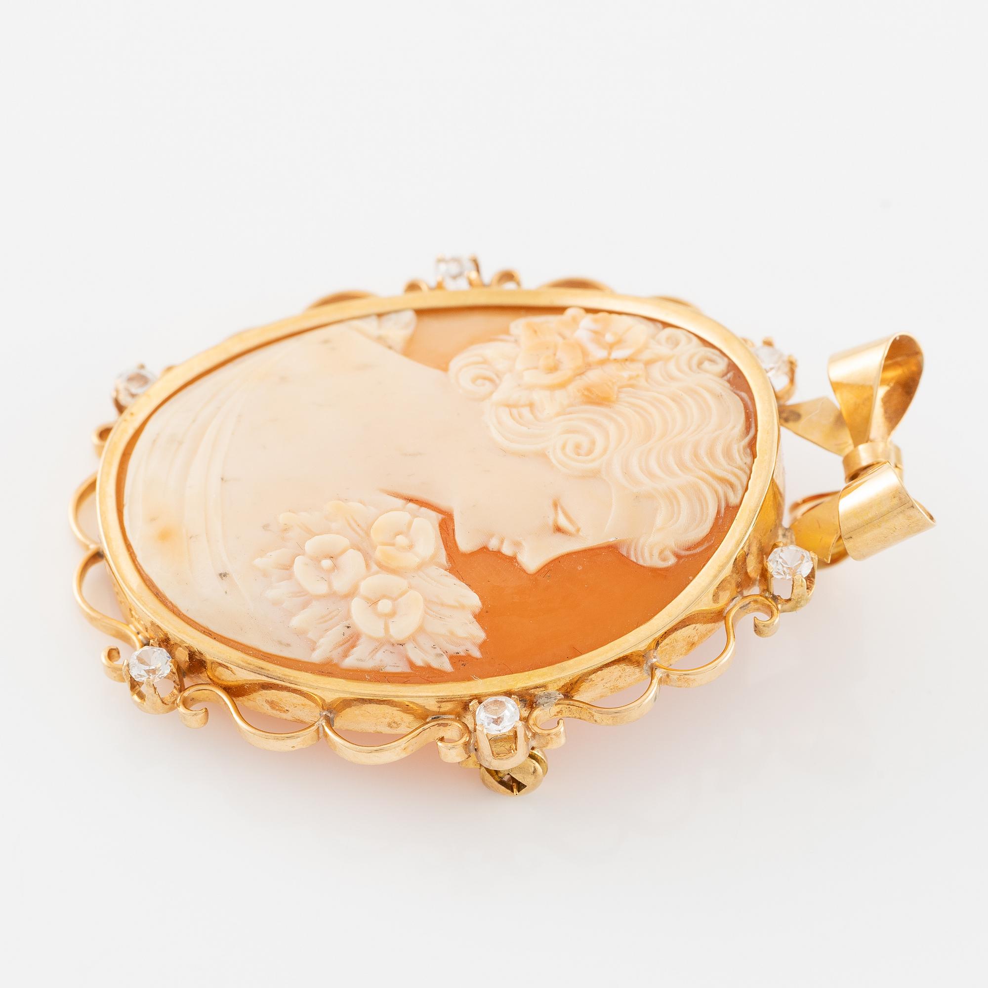 Pendant/brooch in 18K gold with shell cameo and white stones.