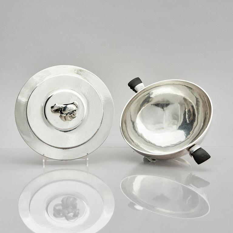 Georg Jensen, a sterling silver tureen with lid, model no 547A, design by Harald Nielsen, Copenhagen 1925-1932.