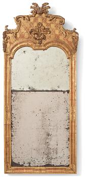 A Northern-European late baroque giltwood mirror, first part of the 18th century.