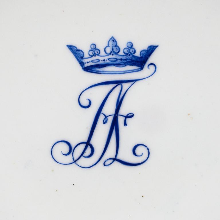 TALLRIKAR, 16 st, porslin, med Axel von Fersens monogram, Paris 1804-09.