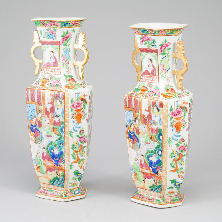 A pair of famille rose canton vases, Qing dynasty, 19th century.