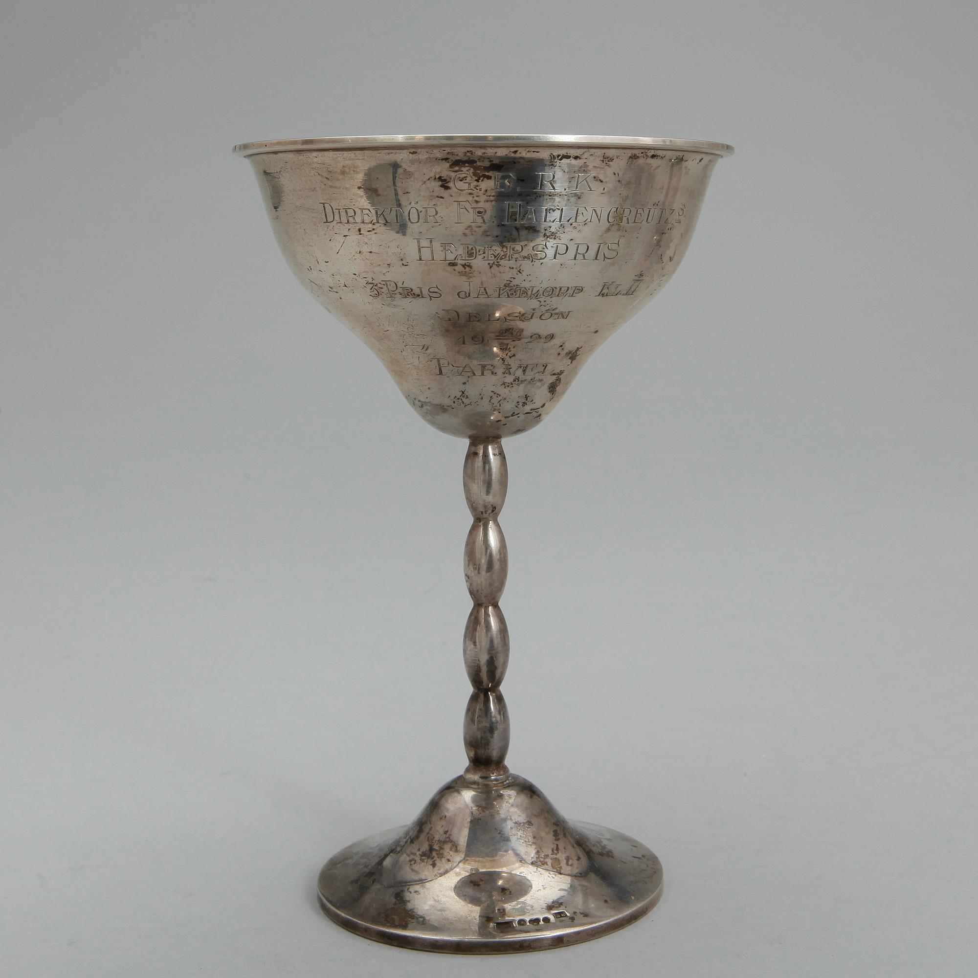 PARTI SKÅLAR OCH BÄGARE, 13 delar, silver, bland annat CG Hallberg, Stockholm, 1933. Vikt ca 1737g.