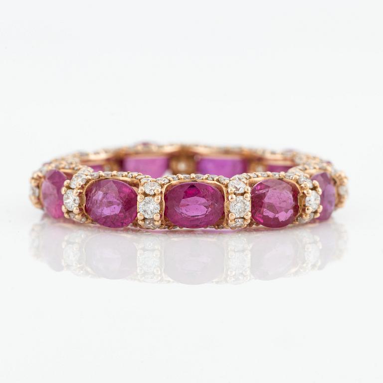 Ring with pink sapphires and brilliant-cut diamonds.