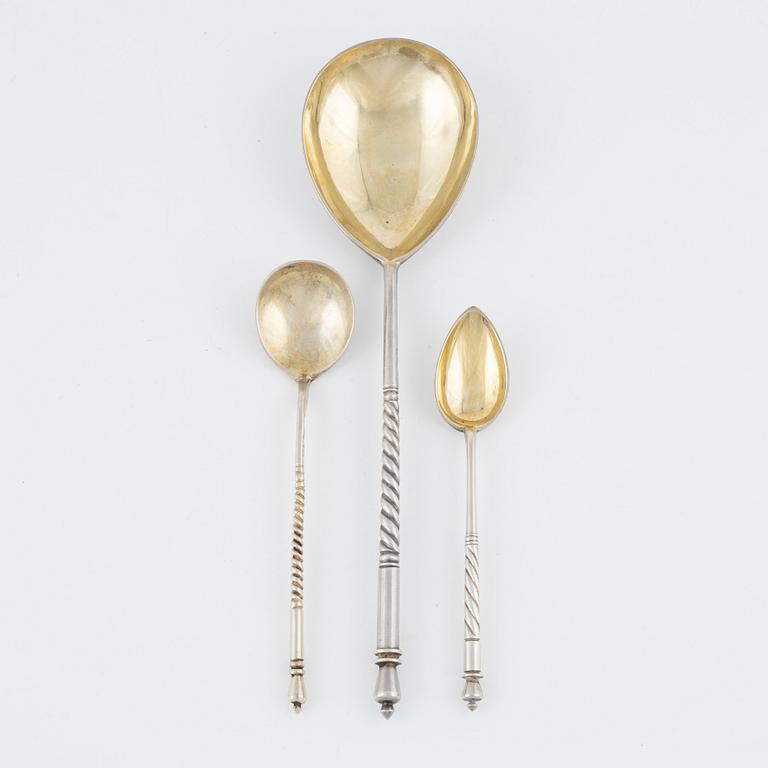 15 silver spoons, including Russia, 1896-1908.