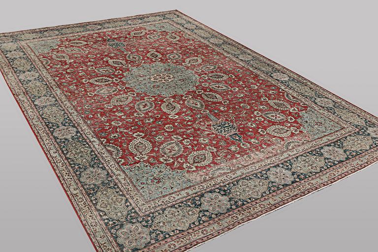 A carpet, Persian, Vintage Design, ca 410 x 282 cm.