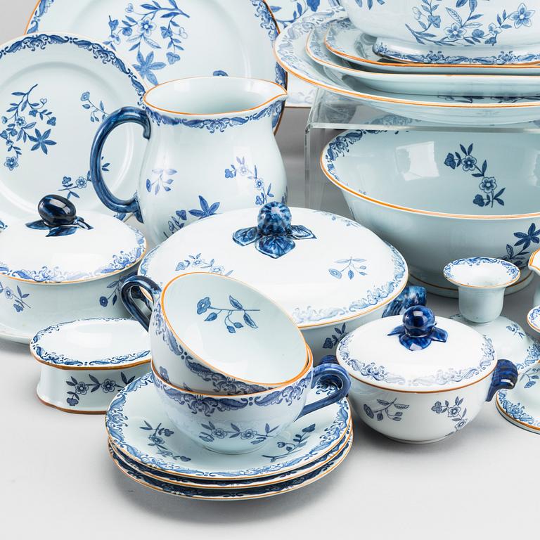 A 95 SET PORCELAIN SERVICE "OSTINDIA" FROM RÖRSTRAND.