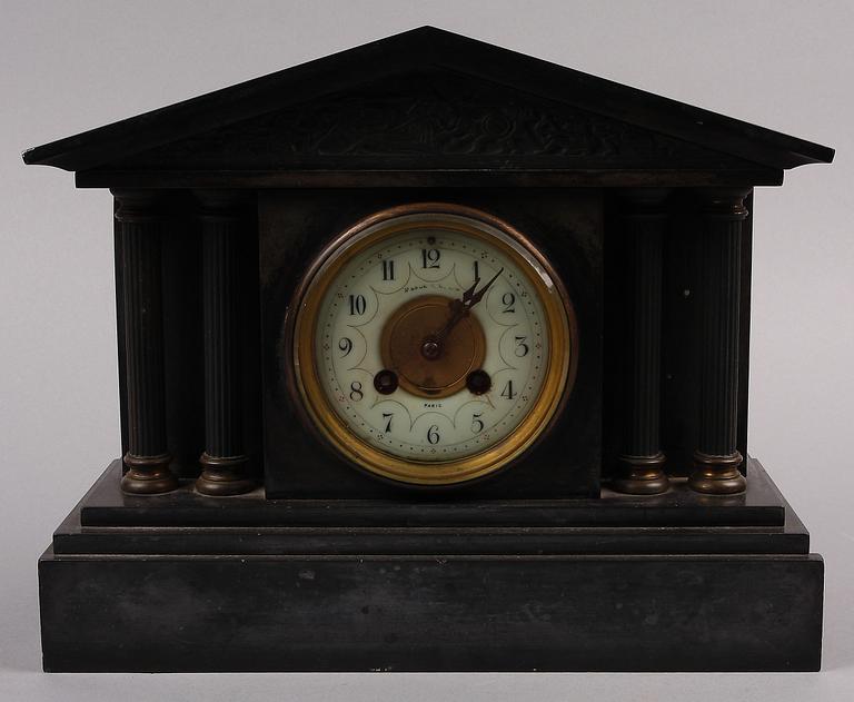 BORDSPENDYL, Maple & Co Ltd, Paris, omkring 1900.