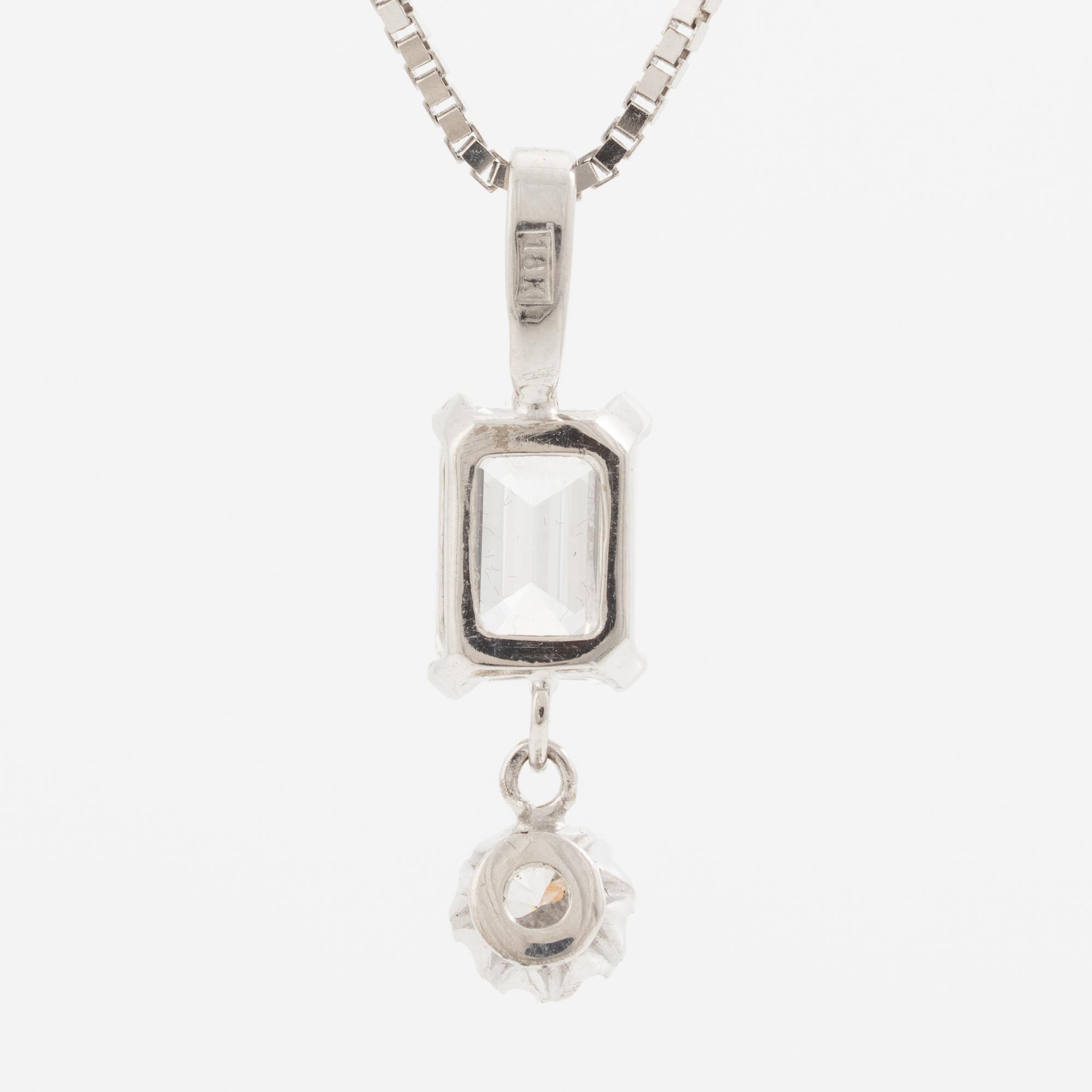 Hänge, 18K vitguld med smaragdslipad diamant samt mindre briljantslipad diamant, kedja 18K vitguld.