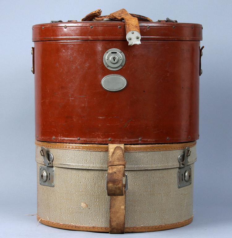 HATTASKAR, 2 st, 1900-talets första kvartal.