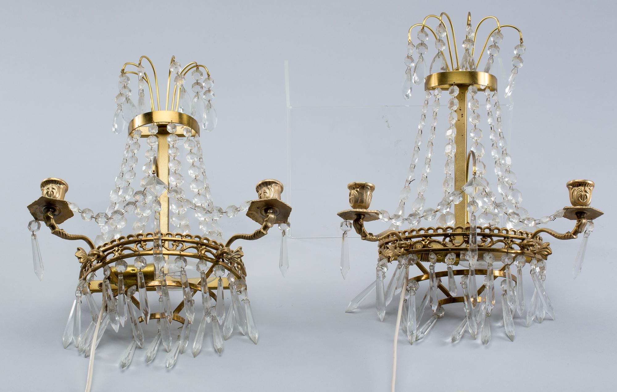 VÄGGAPPLIQUER, ett par, gustaviansk stil, 1900-tal.