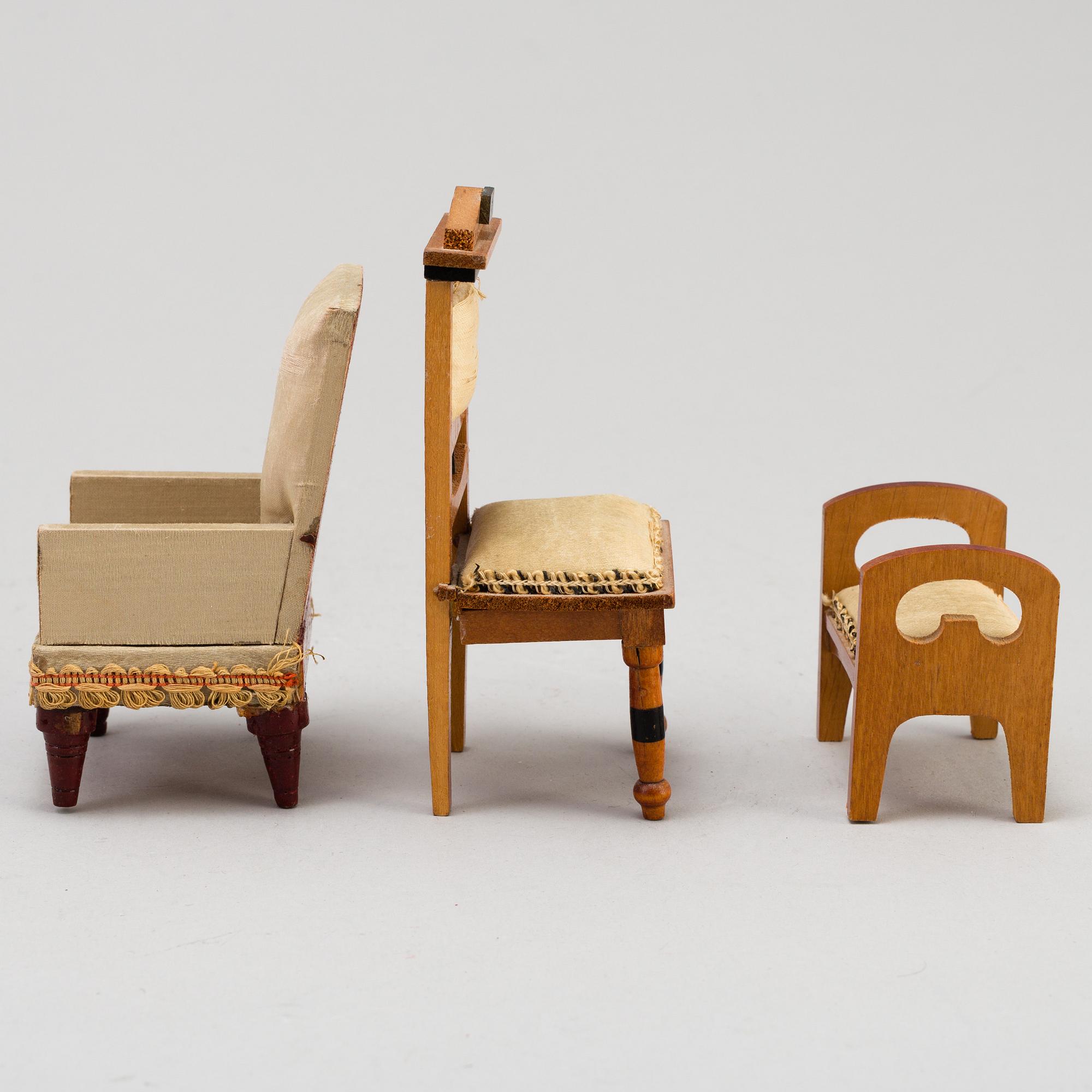 8 pieces of toy furniture, early 20th century.