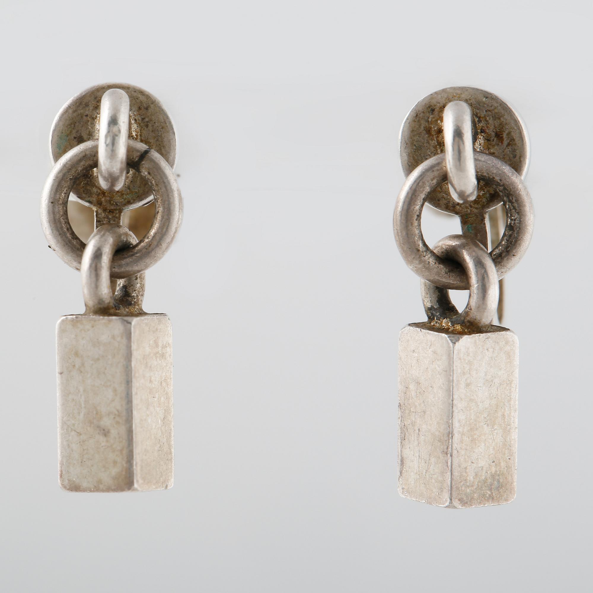 ÖRHÄNGEN, ett par, silver, Wiwen Nilsson, Lund, 1952. Vikt 6,1 gram.