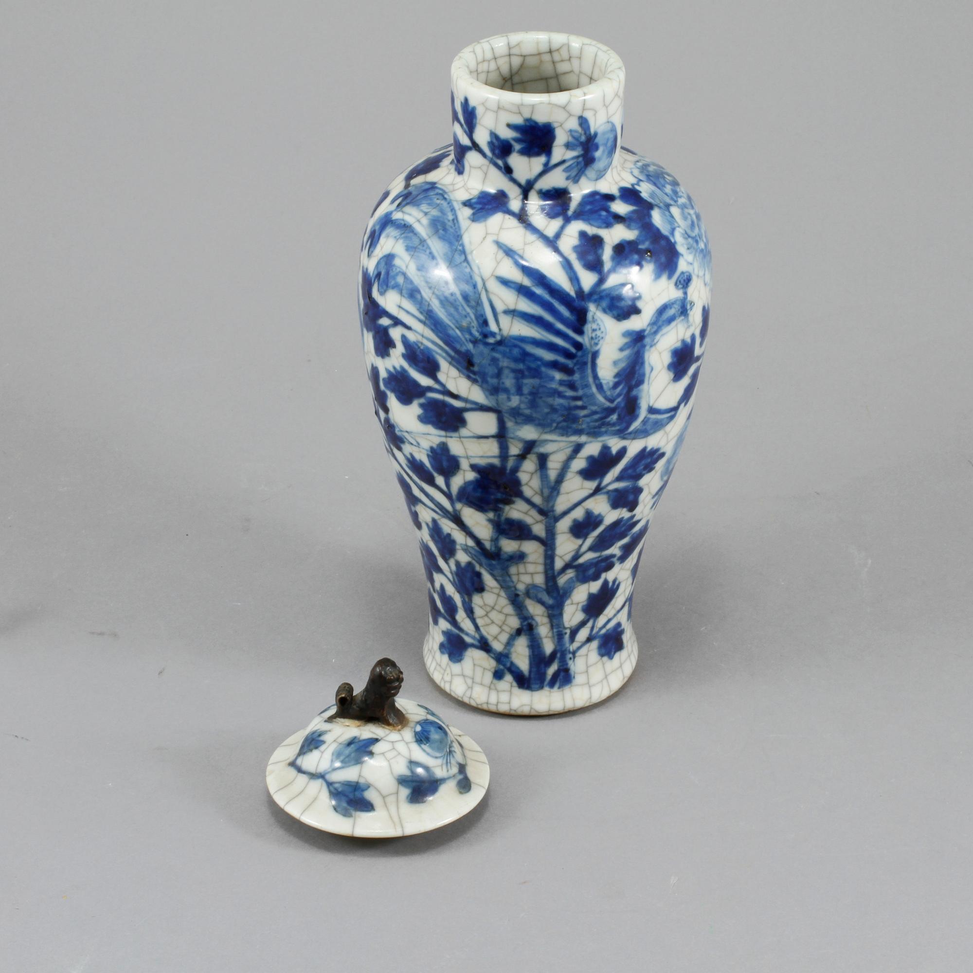 LOCKURNA, porslin, Kina, omkring år 1900.