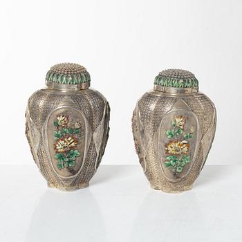 A pair of Japanese enamelled filigree silver urns with covers, first part of the 20th century.