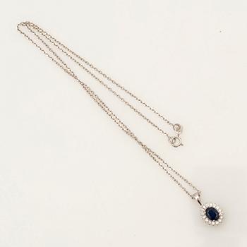 Necklace, 18K white gold with diamonds and sapphire.