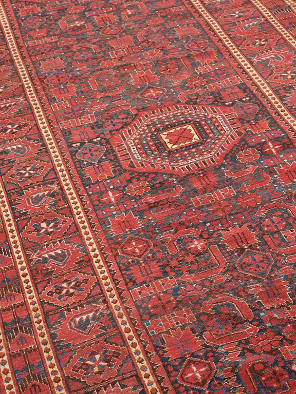ANTIQUE BESHIR. 348,5 x 174,5 cm, as well as ca 10,5 cm stripe patterned flat weave at each end.