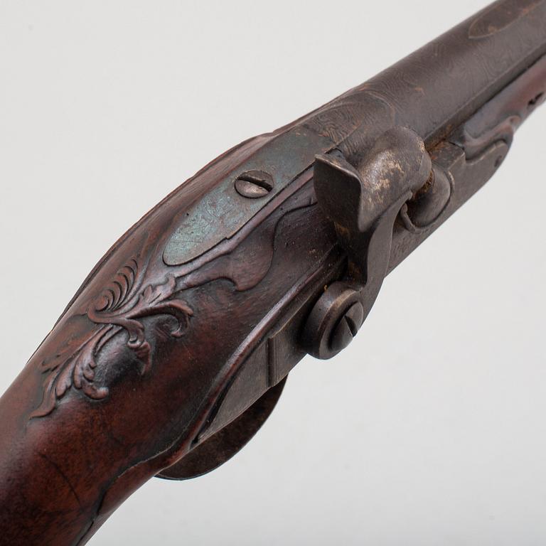 JOHAN FRANZ MEIDINGER, (mästare i Stockholm 1750-1769) slaglåspistoler ett par, signerade.