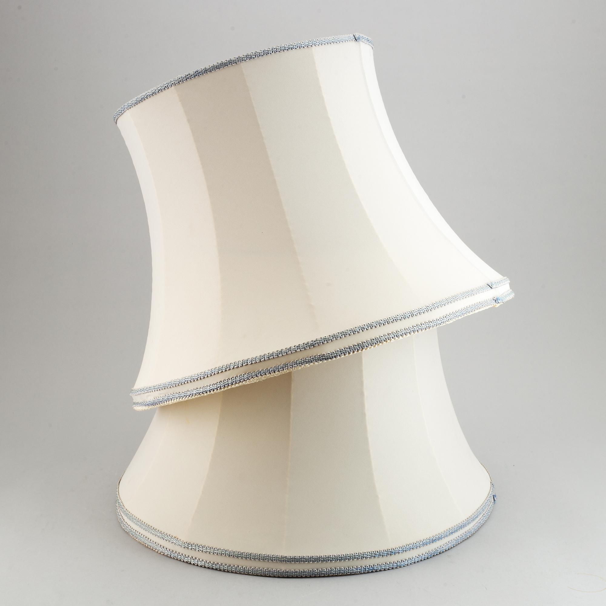 A pair of Chinese vases mounted as lamps, first half of 20th Century.