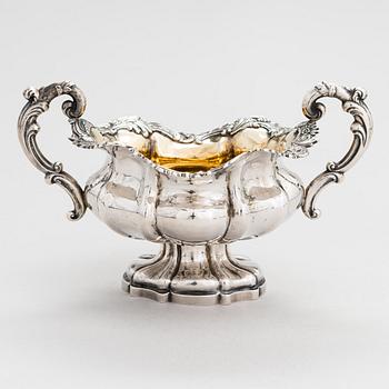 Sockerskål, silver, okänd mästare F.G., kontrollmästarstämpel Dimitri Tverskoij, S:t Petersburg, Ryssland 1842.