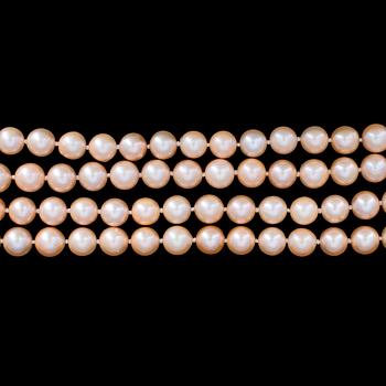 98. NECKLACE, cultured pink South Sea pearls, 10,2-9,8 mm.