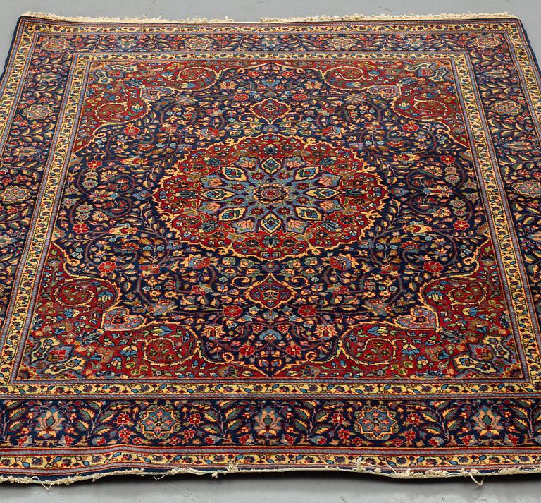 A RUG, semi-antique west persian, ca 190 x 140 cm.
