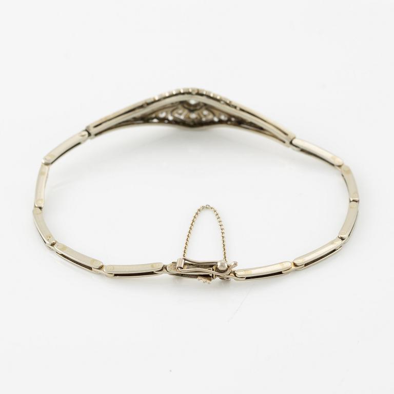 Bracelet 18K gold with old- and eight-cut diamonds.