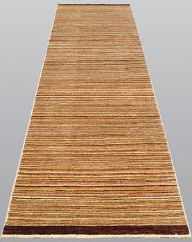 Gallerimatta, orientalisk, ca 288 x 79 cm.