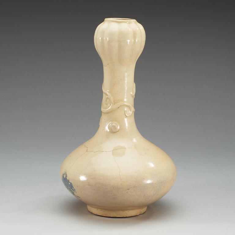 A white glazed vase, Qing dynasty, 17/18th Century.