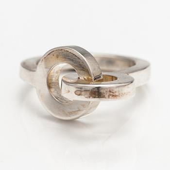 Pekka Piekäinen, A sterling silver ring. Auran Kultaseppä, Turku 1975.