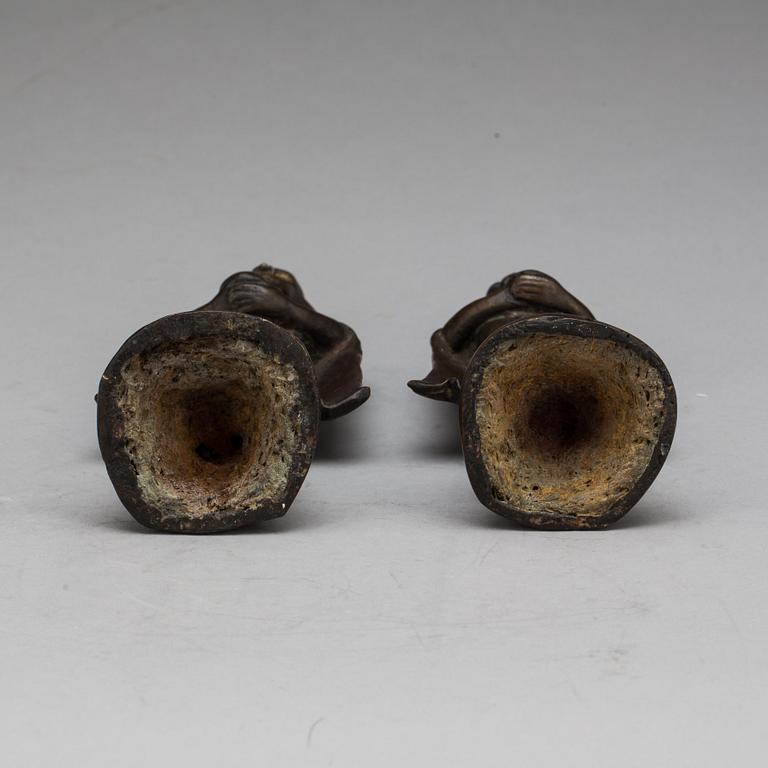 FIGURINER, två st snarlika, brons, sydost Asien. 1800-tal.