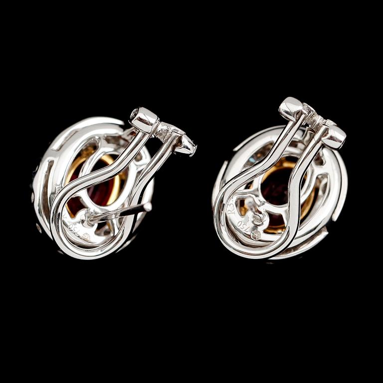 ÖRHÄNGEN, 1 par, 18 k vit/gult guld, rubiner tot ca 3.24 ct, briljantslipade diamanter tot ca 1.35 ct.