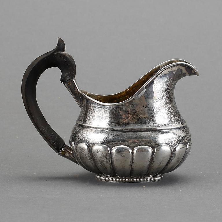 GRÄDDKANNA, silver, St Petersburg, senempire, 1800-talets första hälft/mitt. vikt 114 gram.