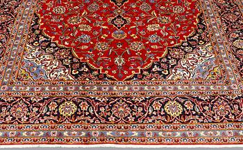A carpet, Kashan, ca 305 x 205 cm.