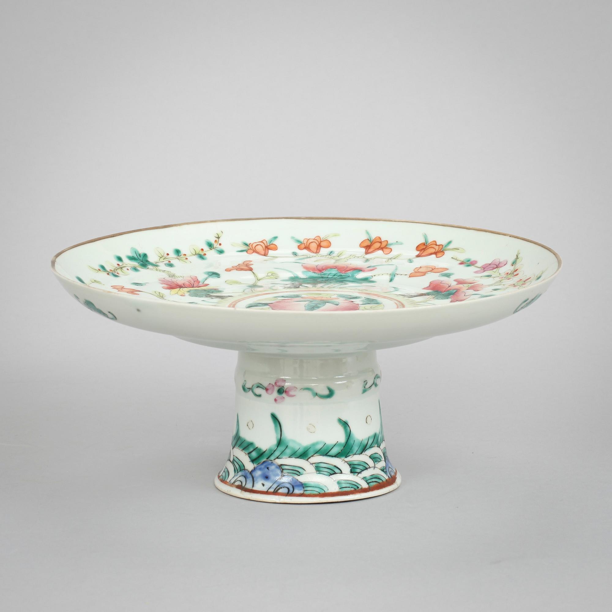 SKÅL på FOT, porslin, Kina, 1900-tal.