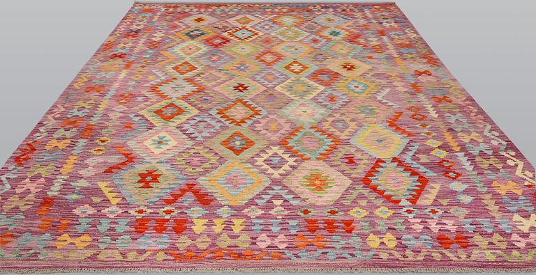 A kilim carpet, ca 345 x 246 cm.