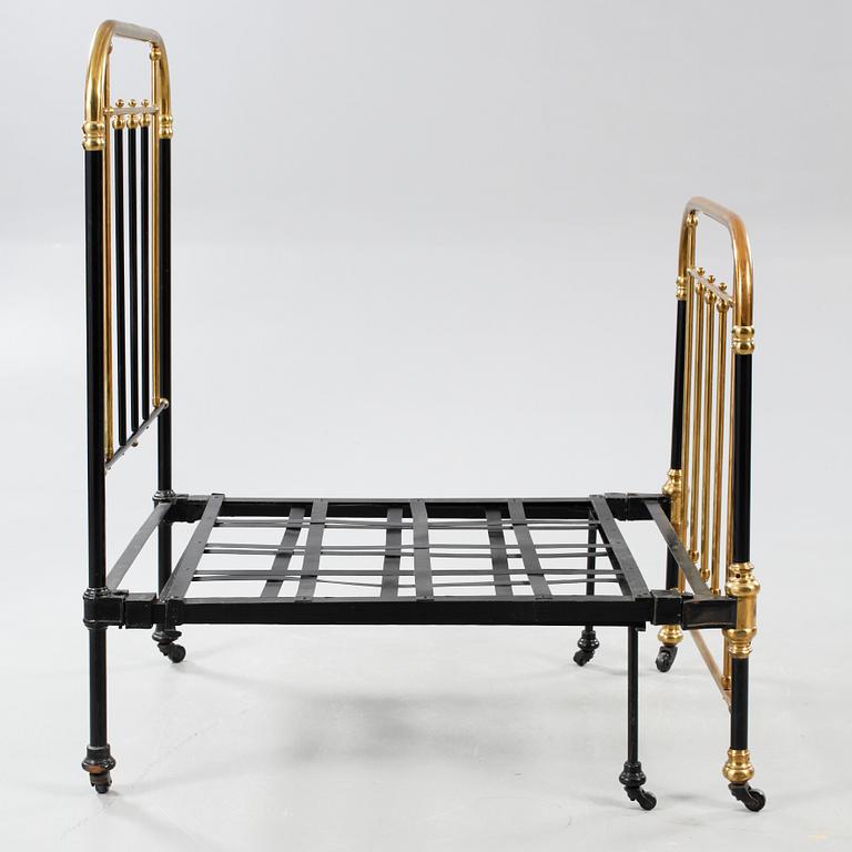 SÄNG/JÄRNSÄNG, tidigt 1900-tal.