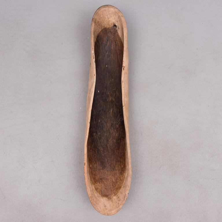 TRÅG, allmoge, obehandlat trä, i botten daterad 1849.