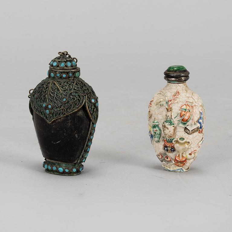 Two Chinese snuff bottles, late Qing dynasty.