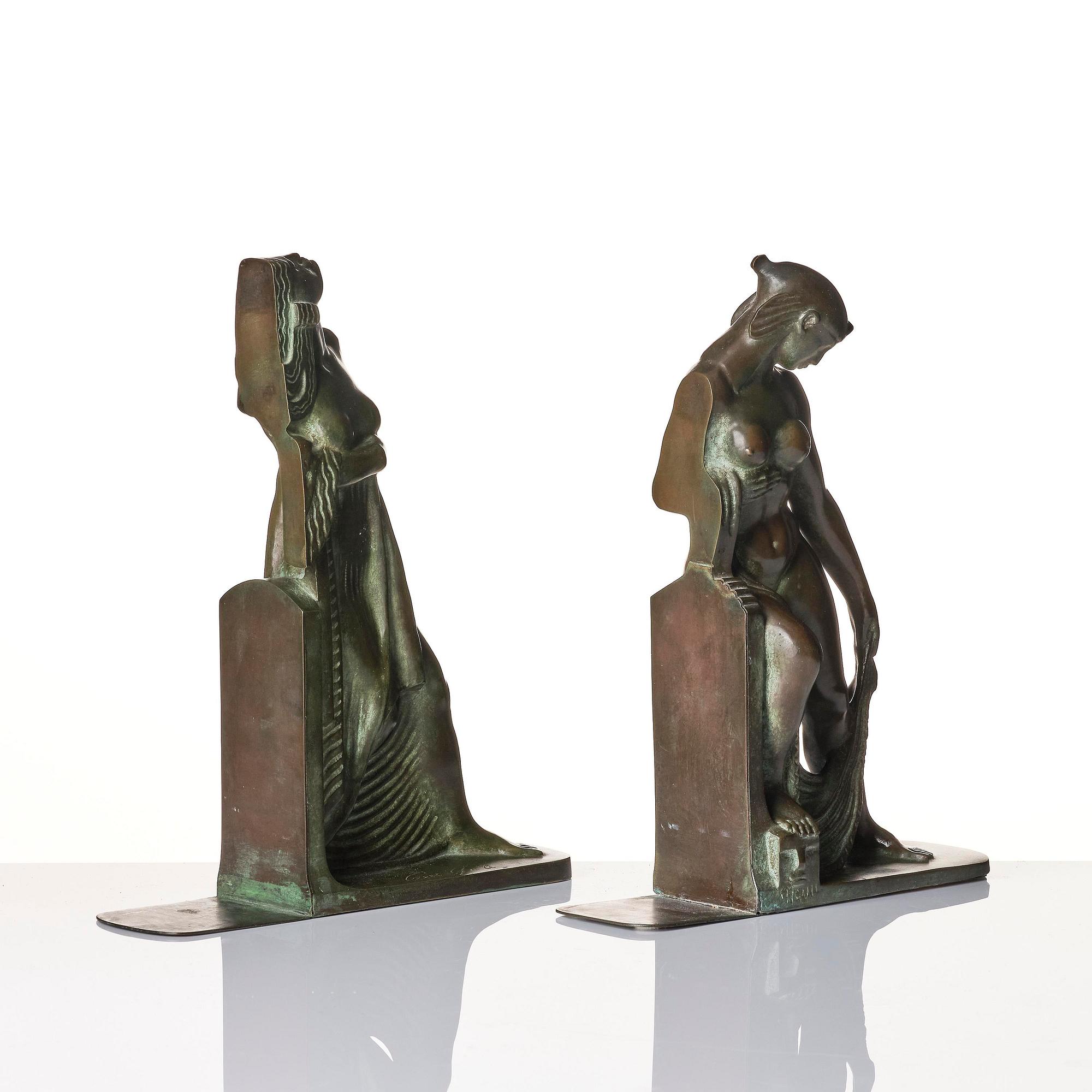 Axel Gute, a pair of Swedish Grace bronze bookends, Herman Bergman konstgjuteri, Stockholm 1920s.