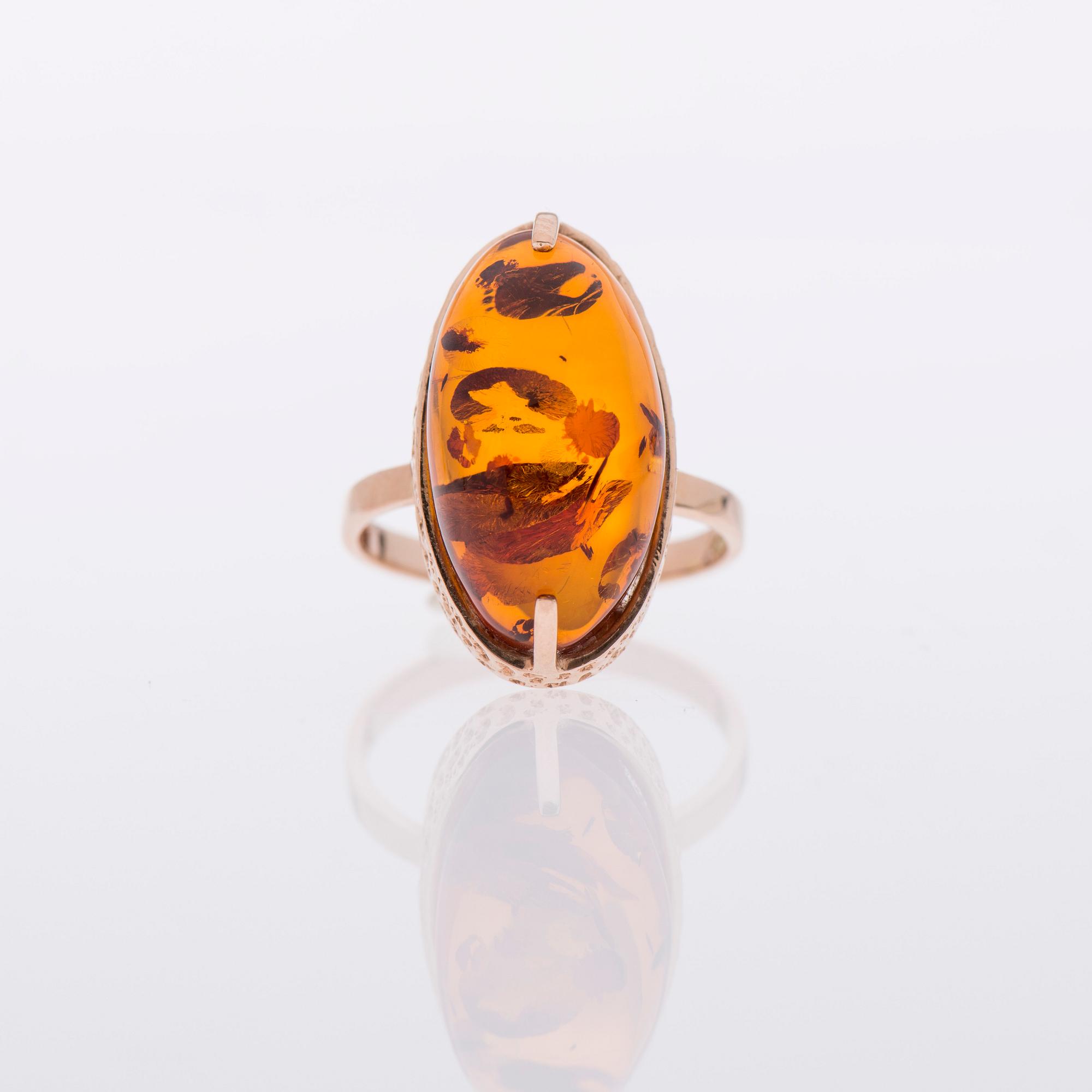 RING, 14K guld, bärnsten. Sovjetiska stämplar.