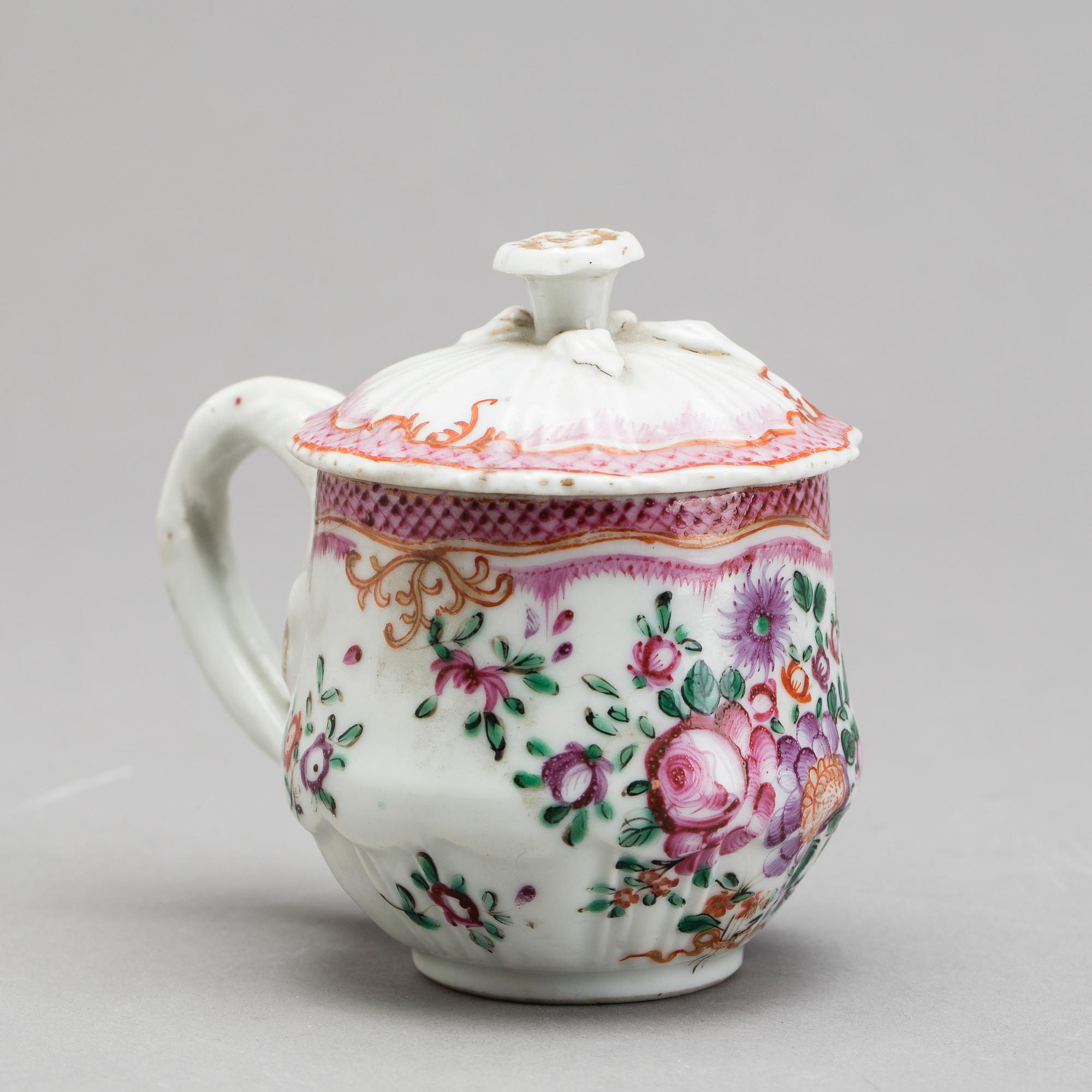 CREMEKOPP, porslin, Qingdynastin, Kina. 1700-tal.