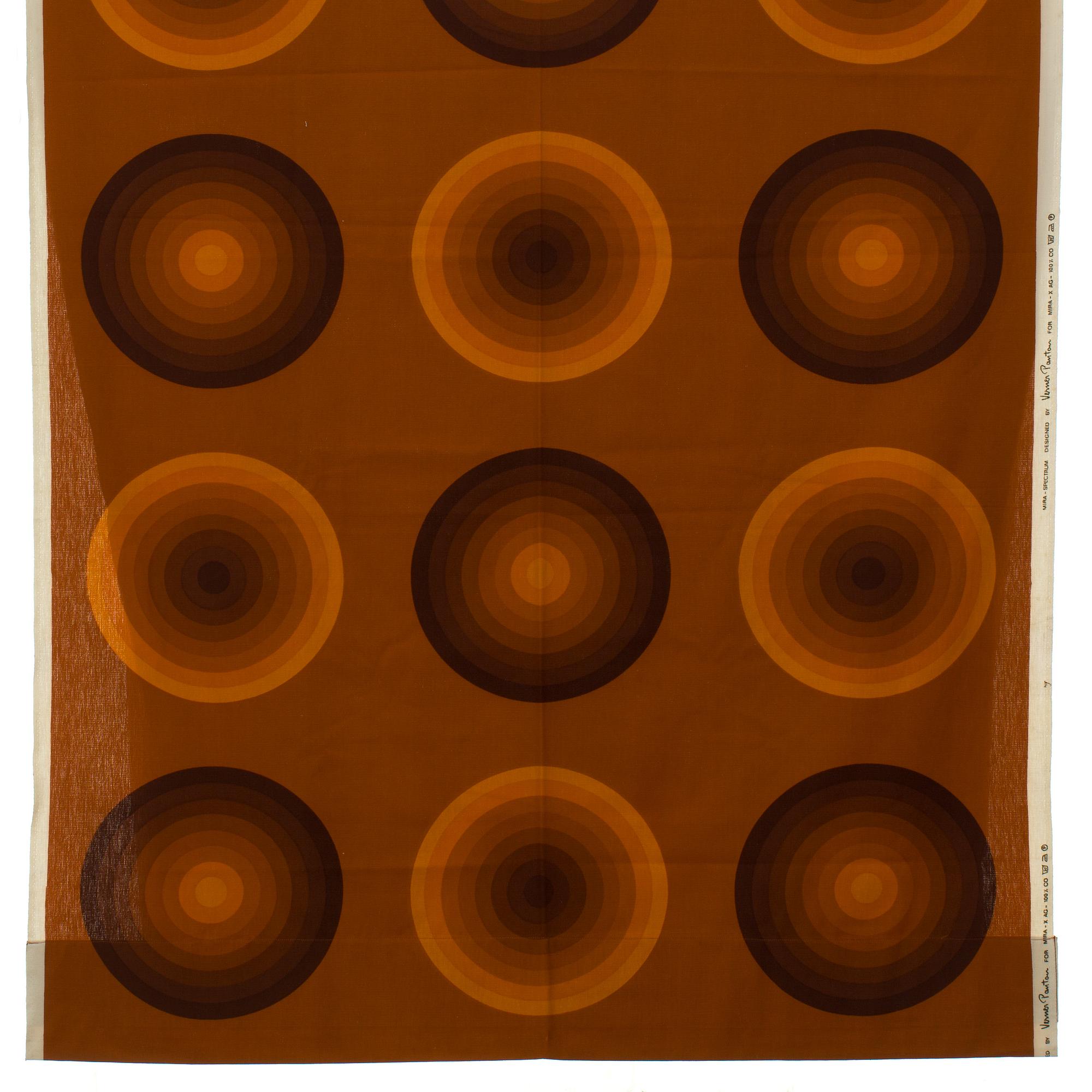 GARDINLÄNGDER, 3 st, TYG samt PROVBITAR, 2 st, bomullskretong, Verner Panton för Mira-X. 1970-tal.