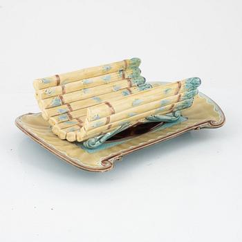 A majolica asparagus dish, Rörstrand, Sweden, around 1900.