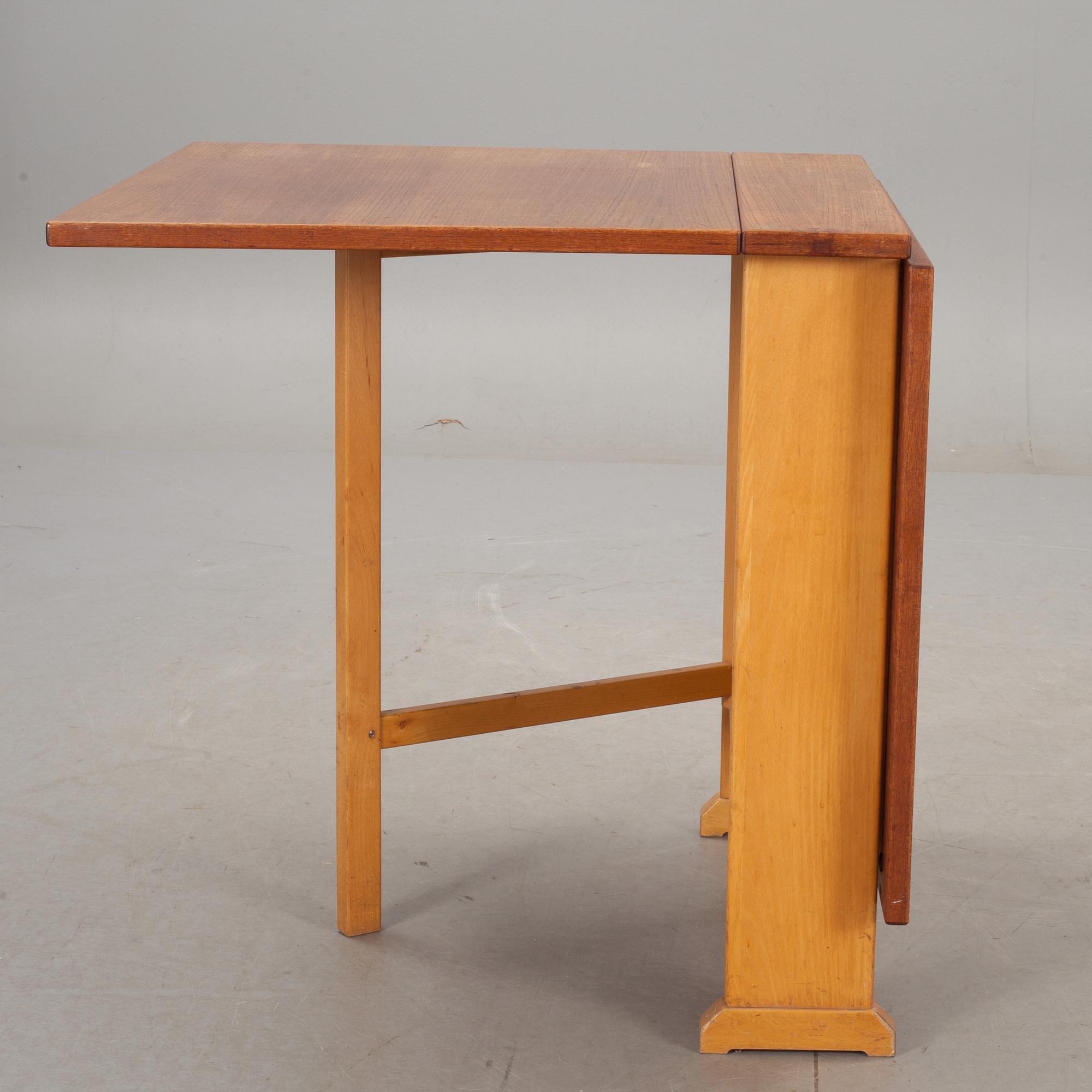 SLAGBORD, "Vapensmeden", design Carl Malmsten. Modellen formgiven 1949.