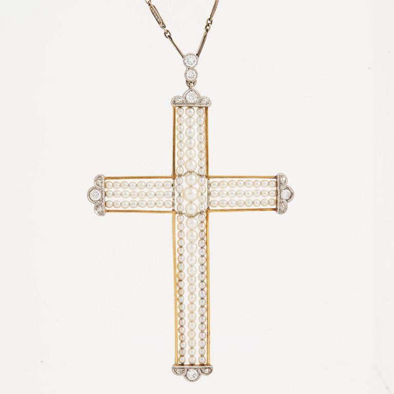 A chain and a pendant set with natural pearls and old-cut diamonds. Possibly early 20th century.