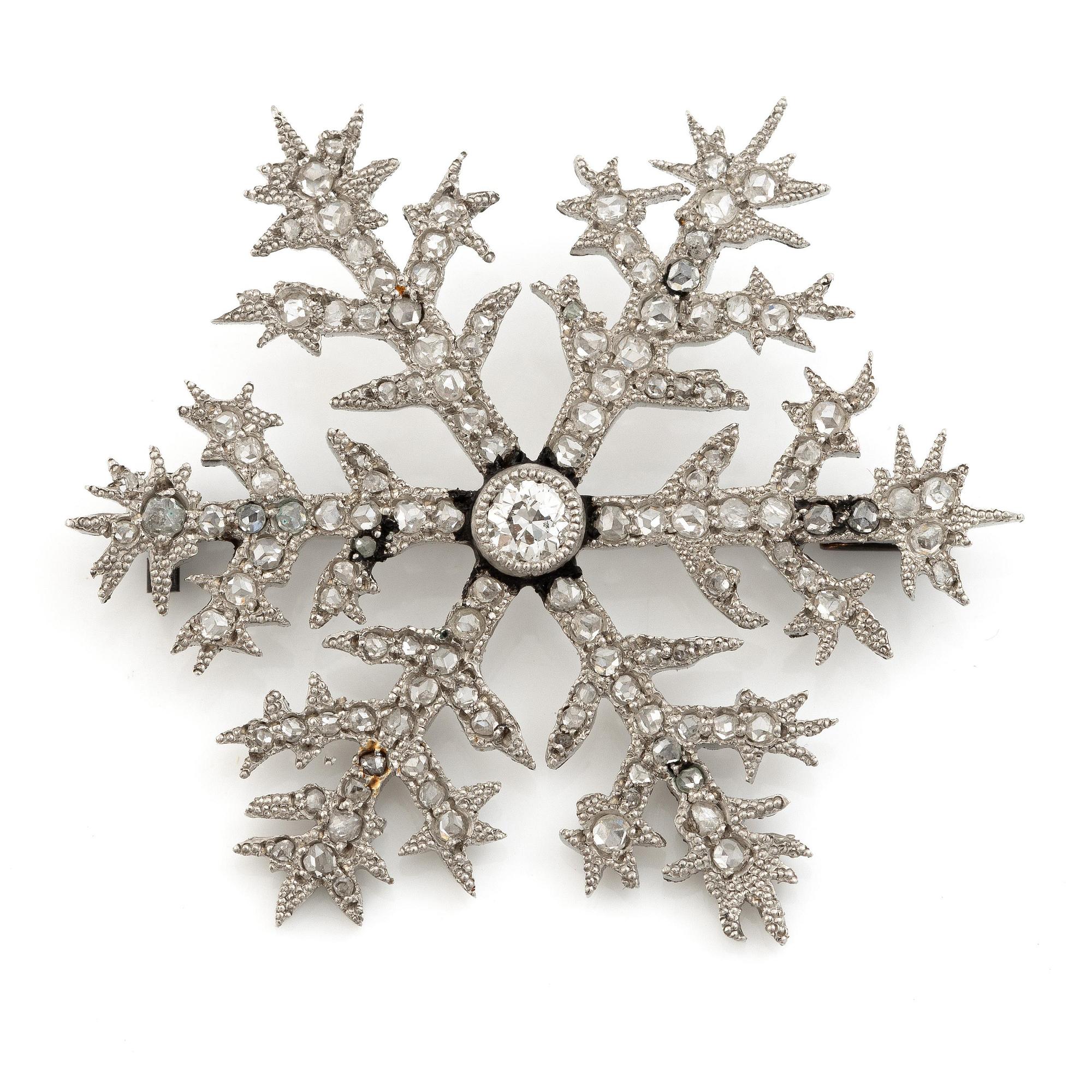 Brosch i form av en snöflinga, design av Alma Pihl, för Fabergé.