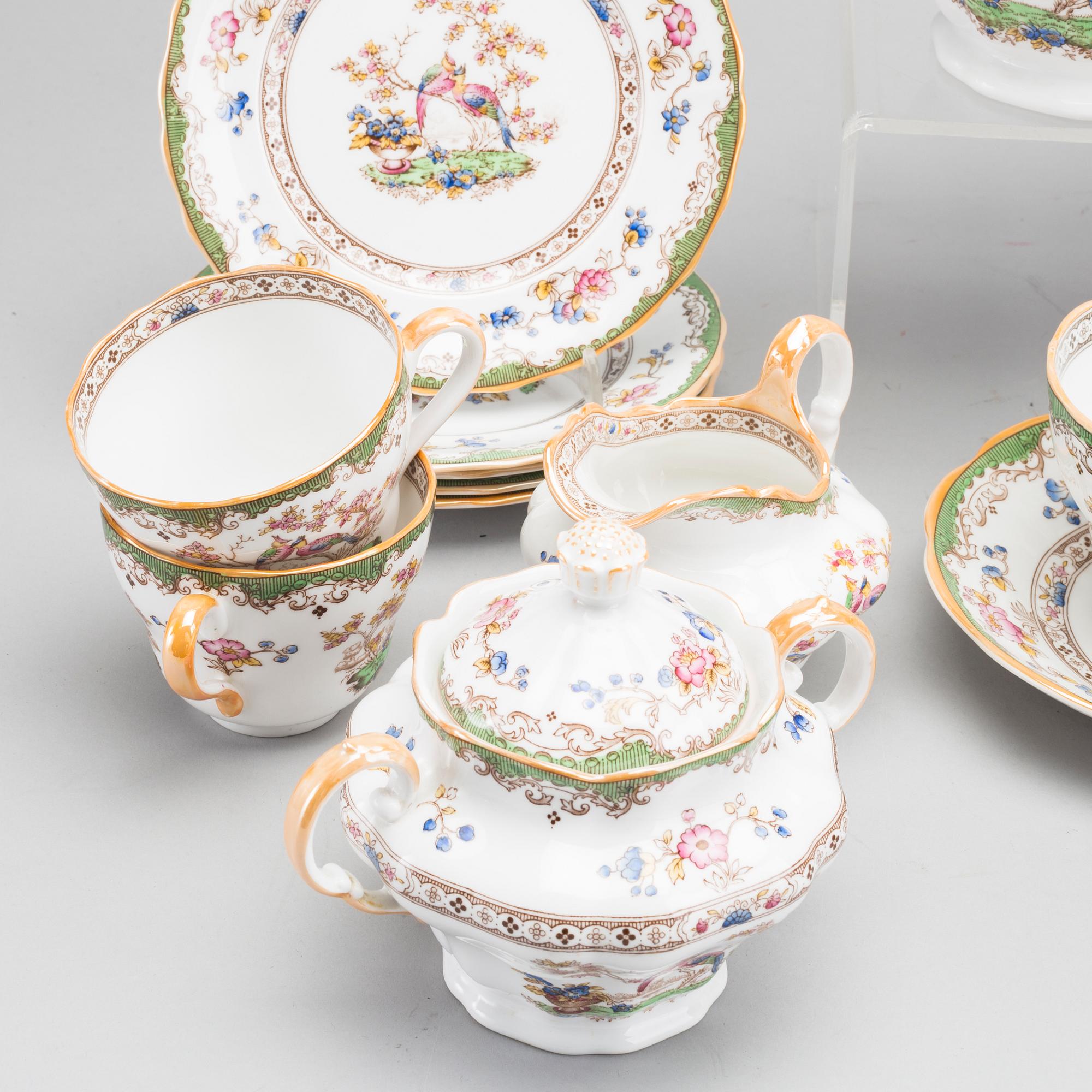 An english mid 20th century coffee and tea bone china "Eden", Spode service set. 52 parts.