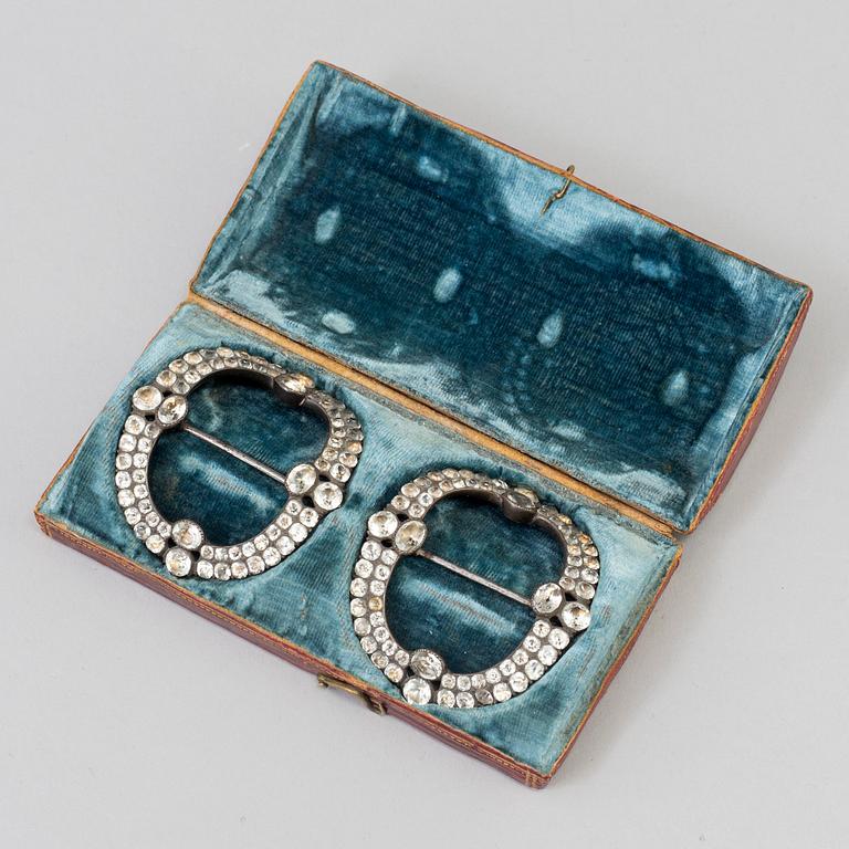 A PAIR OF PASTE AND METAL SHOE BUCKLES,  18th/19th century.