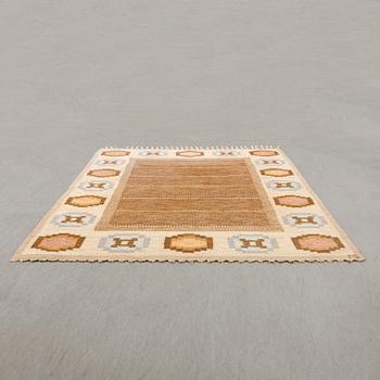 Ingegerd Silow, rug, flat weave, signed IS, approx. 207 x 136 cm.